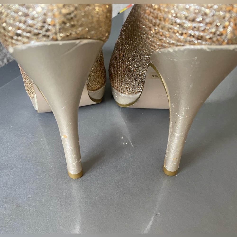 Women’s Gold Sparkle Pump size 5.5 by Touch Ups. - Picture 14 of 14
